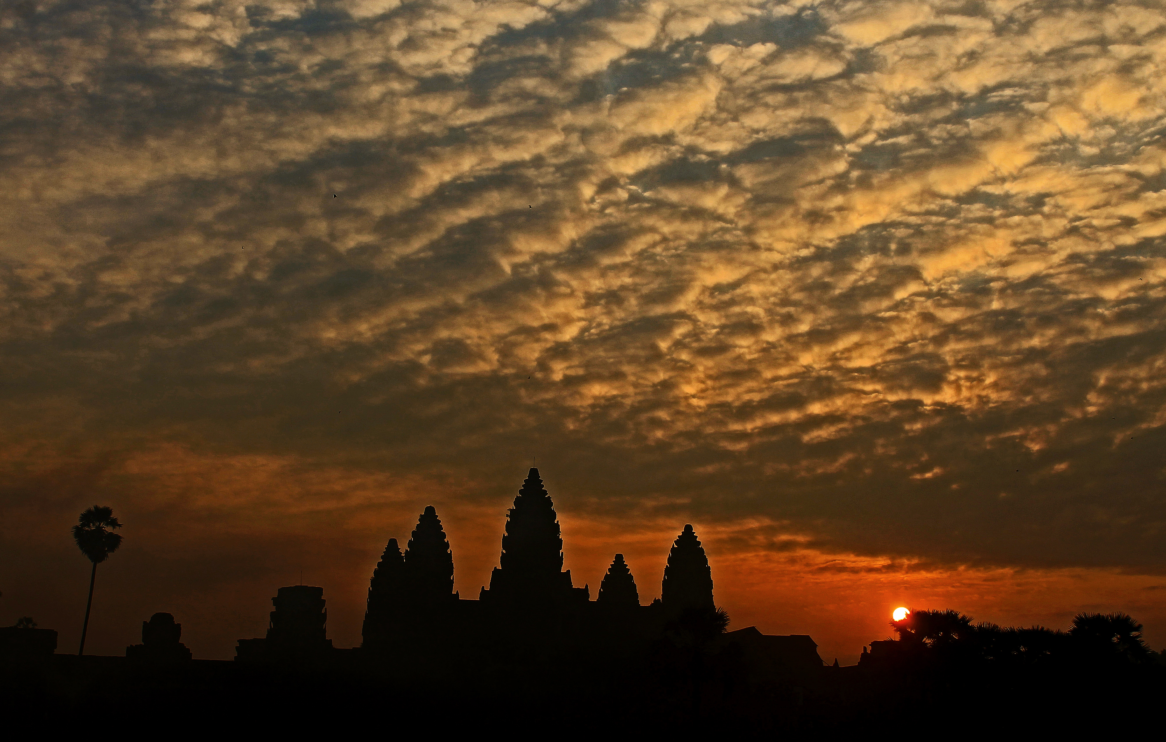 John Stanlake_01926673013_Angkor Dawn_02_Silhouette